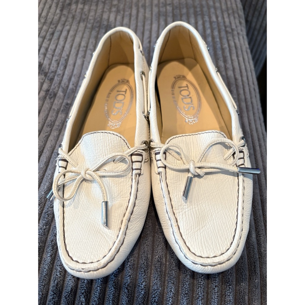 Tod's Authentic White Gommino Driving Shoes‎ in Leather Off White
